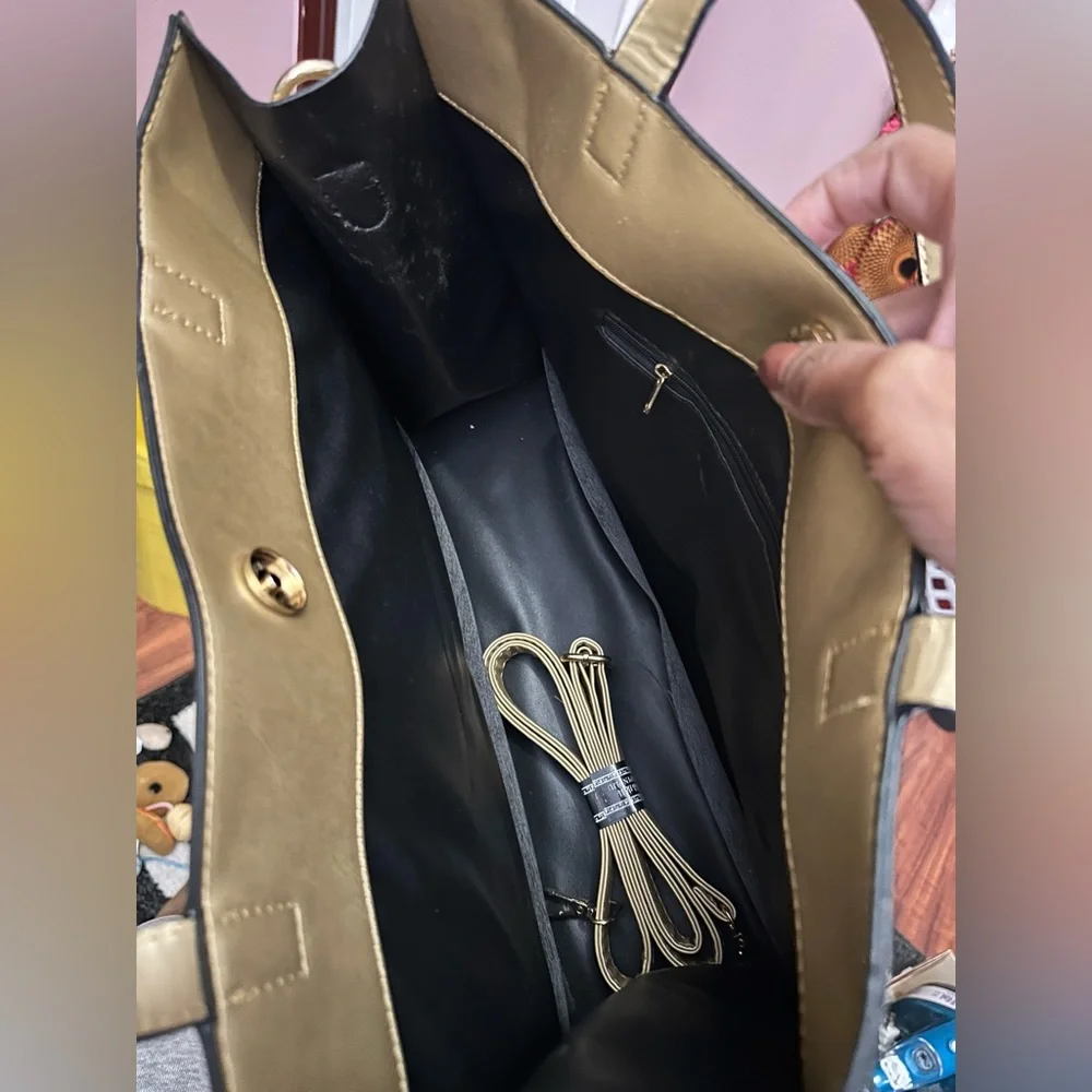 SNEAKERHEAD GOLD TOTE BAG - Picture 2 of 5